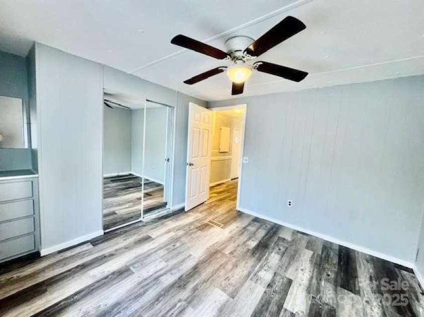 350 39th Street Place, Hickory, NC 28602.  MLS# CAR4334478, YatesRealty ID 11190. 