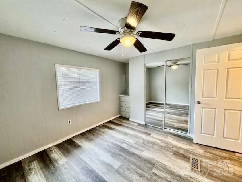 350 39th Street Place, Hickory, NC 28602.  MLS# CAR4334478, YatesRealty ID 11190. 