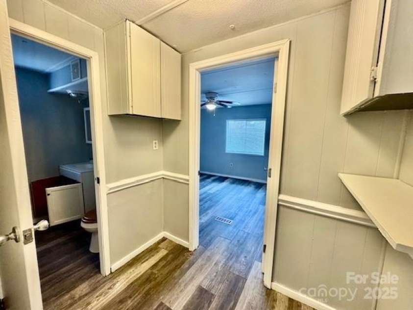 350 39th Street Place, Hickory, NC 28602.  MLS# CAR4334478, YatesRealty ID 11190. 