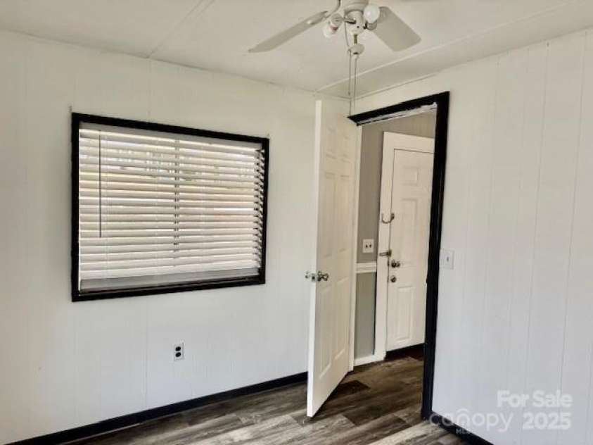 350 39th Street Place, Hickory, NC 28602.  MLS# CAR4334478, YatesRealty ID 11190. 