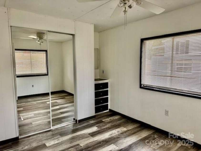 350 39th Street Place, Hickory, NC 28602.  MLS# CAR4334478, YatesRealty ID 11190. 
