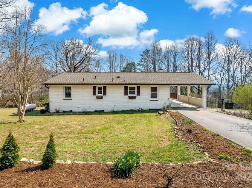 570 Brandon Road, Black Mountain, NC 28711.  MLS# CAR4241895, YatesRealty ID 11191. 