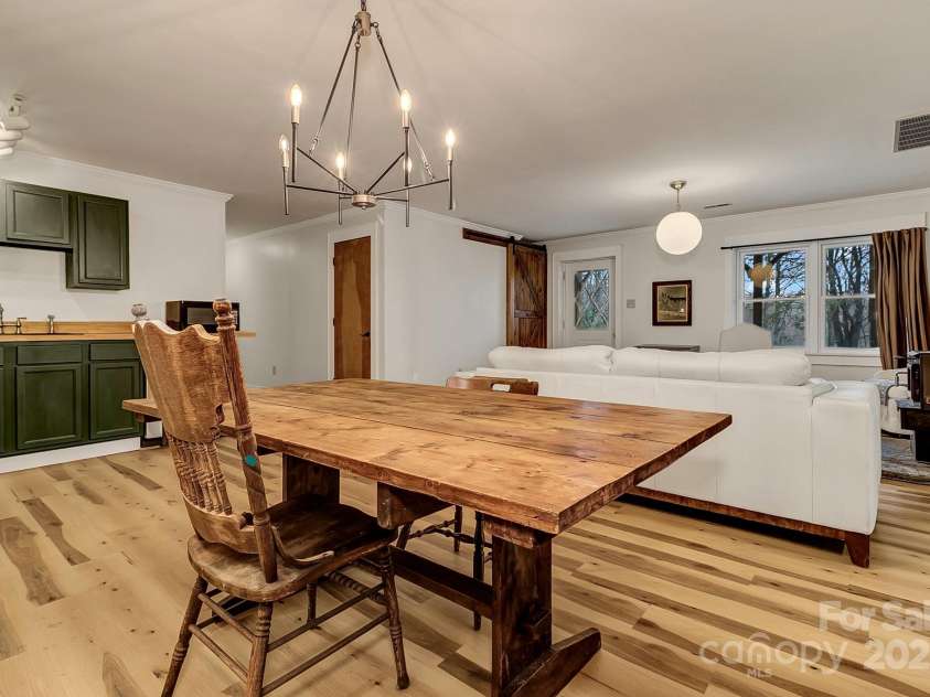 570 Brandon Road, Black Mountain, NC 28711.  MLS# CAR4241895, YatesRealty ID 11191. 