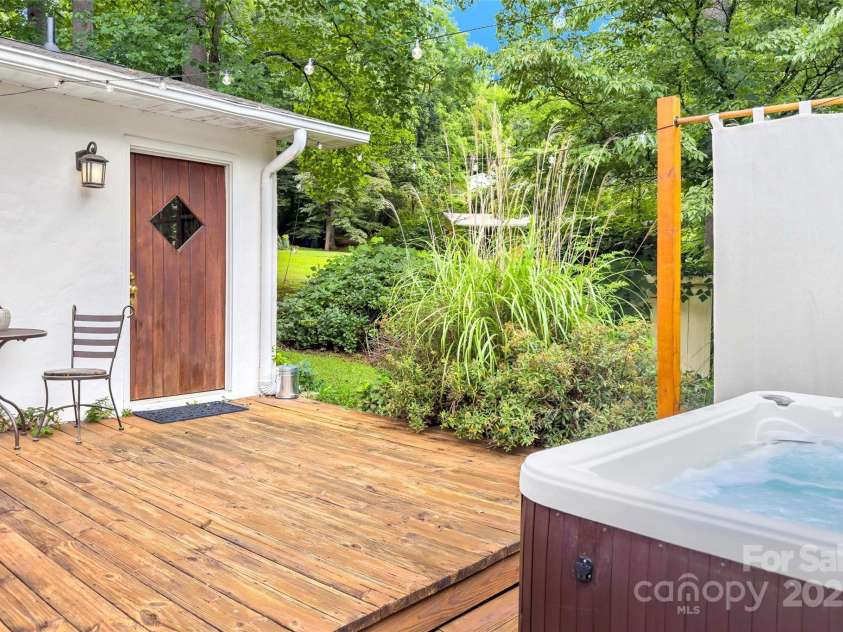 570 Brandon Road, Black Mountain, NC 28711.  MLS# CAR4241895, YatesRealty ID 11191. 