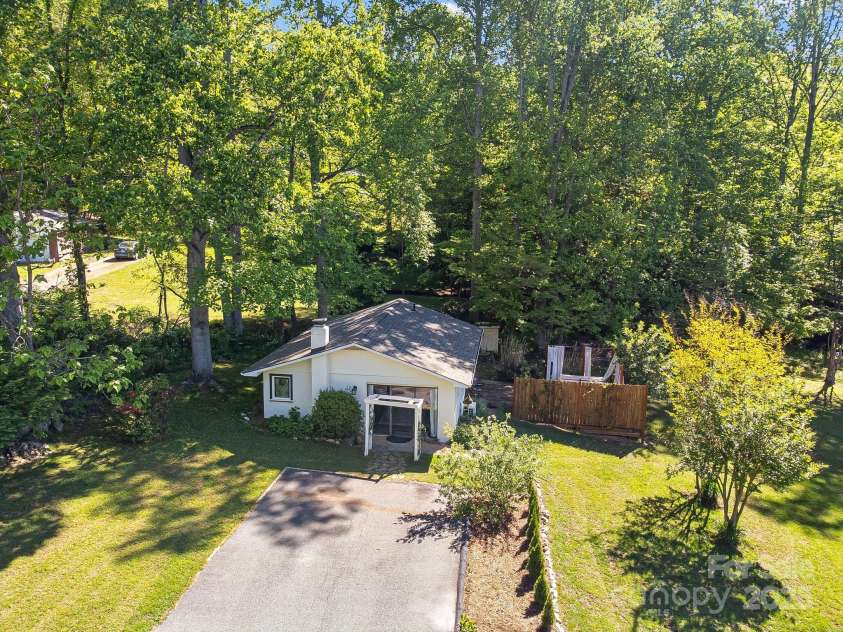 570 Brandon Road, Black Mountain, NC 28711.  MLS# CAR4241895, YatesRealty ID 11191. 