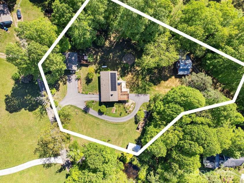 570 Brandon Road, Black Mountain, NC 28711.  MLS# CAR4241895, YatesRealty ID 11191. 