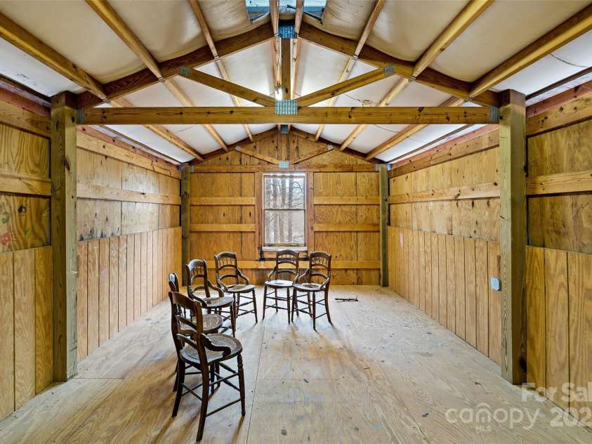 570 Brandon Road, Black Mountain, NC 28711.  MLS# CAR4241895, YatesRealty ID 11191. Spacious Barn Loft