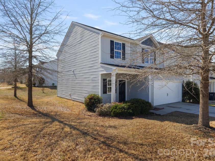 8203 Paw Valley Lane, Charlotte, NC 28214.  MLS# CAR4353089, YatesRealty ID 11192. 