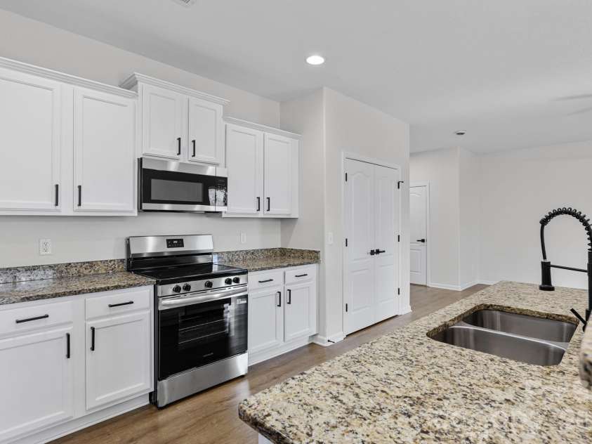 8203 Paw Valley Lane, Charlotte, NC 28214.  MLS# CAR4353089, YatesRealty ID 11192. 