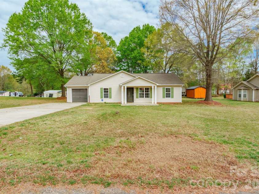 1021 Cedar Creek Road, Kannapolis, NC 28083.  MLS# CAR4363775, YatesRealty ID 11193. 