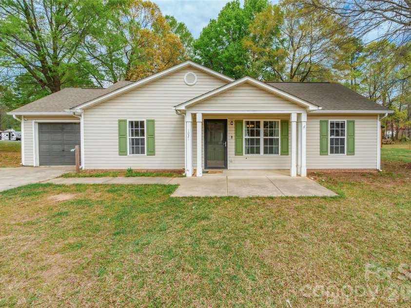 1021 Cedar Creek Road, Kannapolis, NC 28083.  MLS# CAR4363775, YatesRealty ID 11193. 