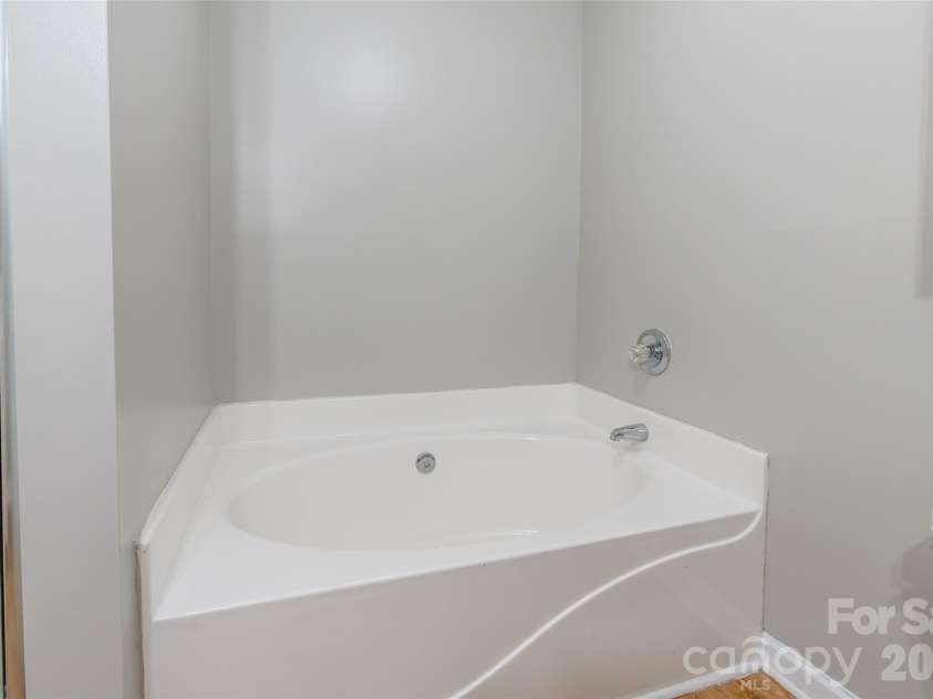 1021 Cedar Creek Road, Kannapolis, NC 28083.  MLS# CAR4363775, YatesRealty ID 11193. 