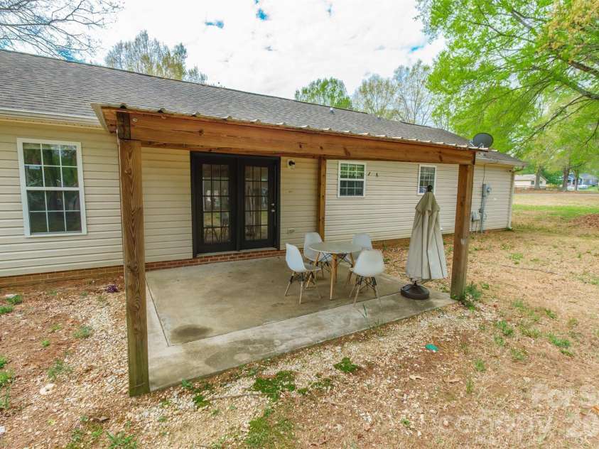 1021 Cedar Creek Road, Kannapolis, NC 28083.  MLS# CAR4363775, YatesRealty ID 11193. 