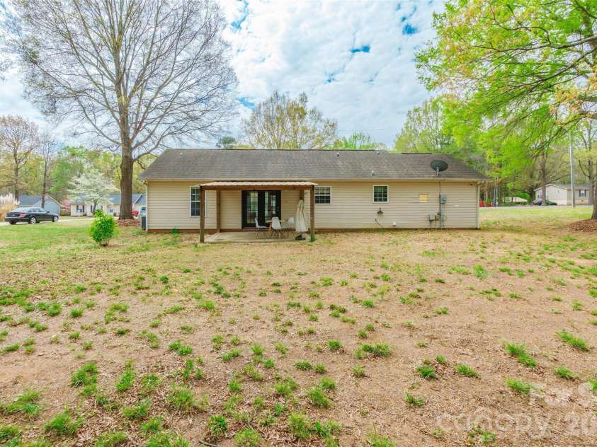1021 Cedar Creek Road, Kannapolis, NC 28083.  MLS# CAR4363775, YatesRealty ID 11193. 