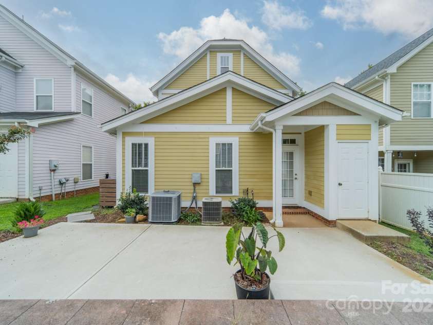 16607 Spruell Street, Huntersville, NC 28078.  MLS# CAR4238596, YatesRealty ID 11193. 