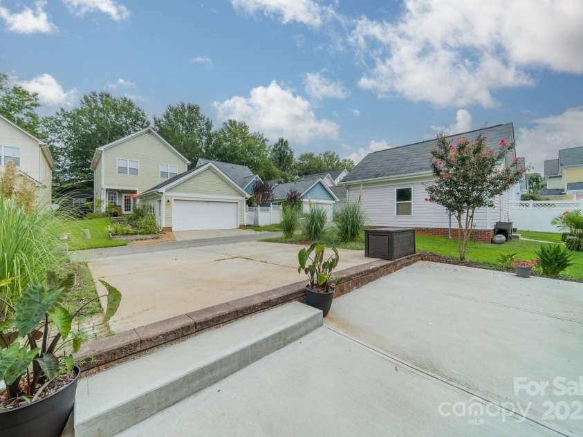 16607 Spruell Street, Huntersville, NC 28078.  MLS# CAR4238596, YatesRealty ID 11193. 