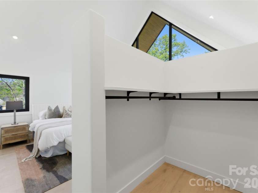 3614 Barclay Downs Drive, Charlotte, NC 28209.  MLS# CAR4321253, YatesRealty ID 11194. 