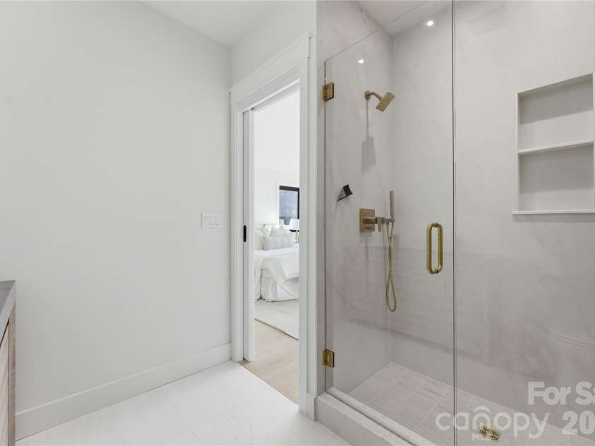3614 Barclay Downs Drive, Charlotte, NC 28209.  MLS# CAR4321253, YatesRealty ID 11194. 