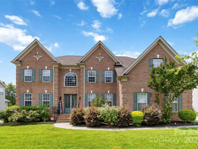 1009 Murandy Lane, Matthews, NC 28104.  MLS# CAR4272008, YatesRealty ID 11195. 