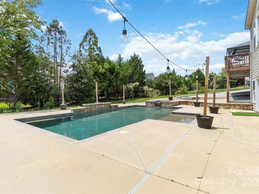 1009 Murandy Lane, Matthews, NC 28104.  MLS# CAR4272008, YatesRealty ID 11195. 