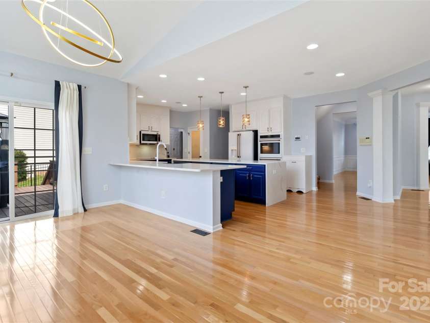 1009 Murandy Lane, Matthews, NC 28104.  MLS# CAR4272008, YatesRealty ID 11195. 