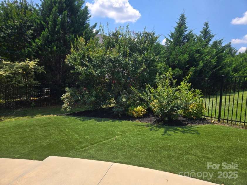 1009 Murandy Lane, Matthews, NC 28104.  MLS# CAR4272008, YatesRealty ID 11195. 