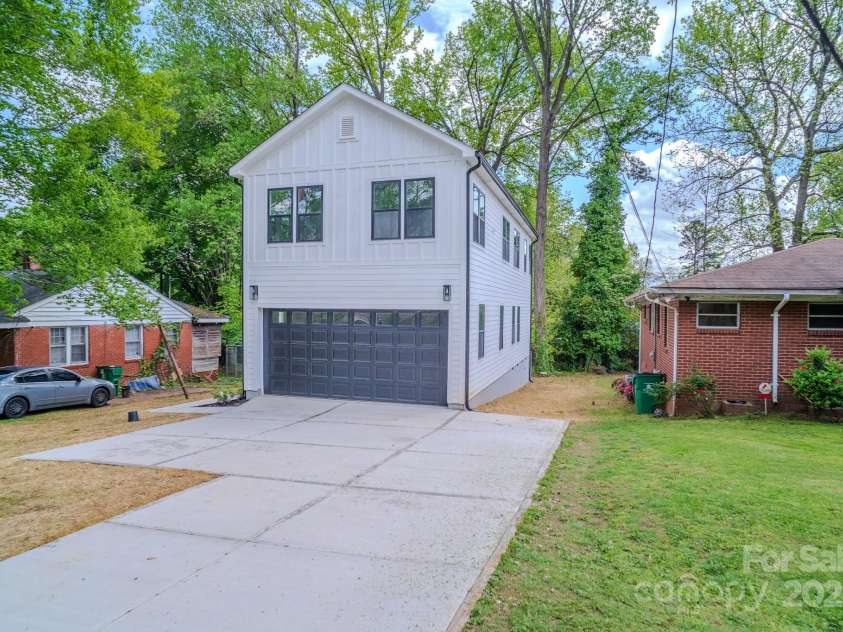 1413 Hateras Avenue, Charlotte, NC 28216.  MLS# CAR4246370, YatesRealty ID 11196. 