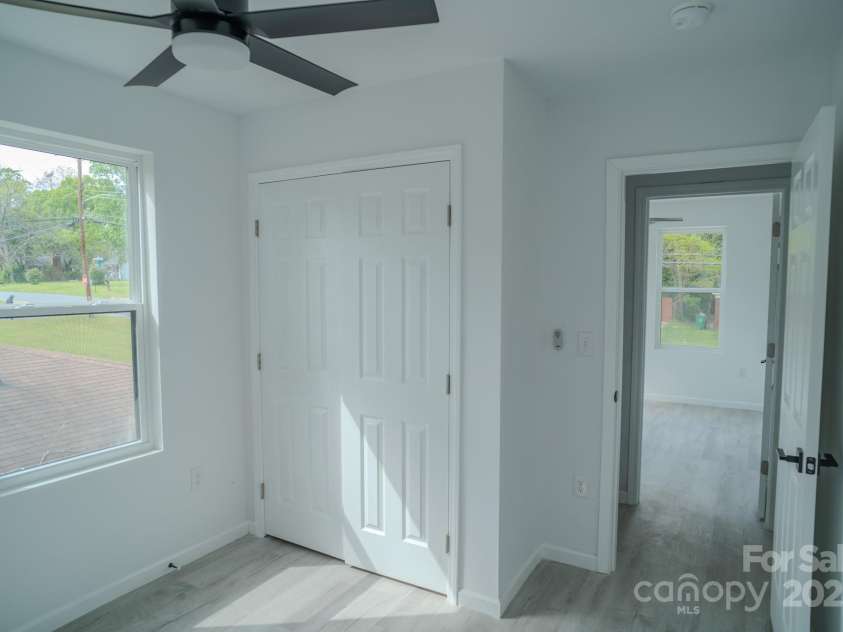 1413 Hateras Avenue, Charlotte, NC 28216.  MLS# CAR4246370, YatesRealty ID 11196. 