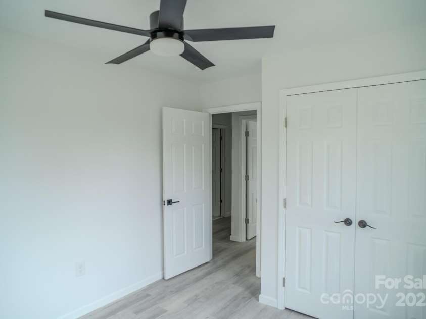 1413 Hateras Avenue, Charlotte, NC 28216.  MLS# CAR4246370, YatesRealty ID 11196. 