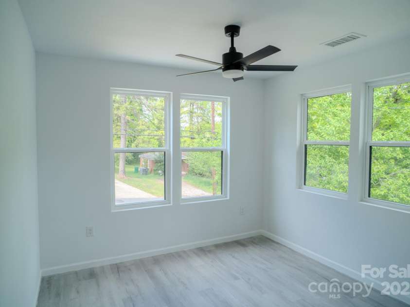 1413 Hateras Avenue, Charlotte, NC 28216.  MLS# CAR4246370, YatesRealty ID 11196. 