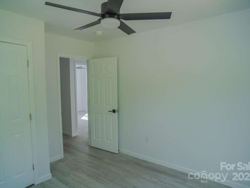 1413 Hateras Avenue, Charlotte, NC 28216.  MLS# CAR4246370, YatesRealty ID 11196. 