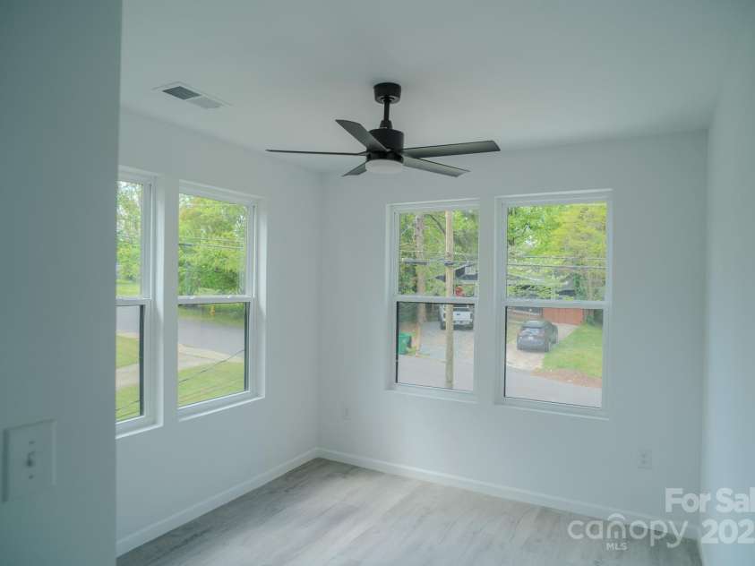 1413 Hateras Avenue, Charlotte, NC 28216.  MLS# CAR4246370, YatesRealty ID 11196. 