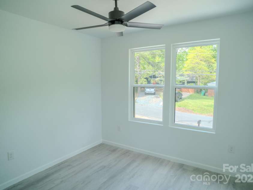 1413 Hateras Avenue, Charlotte, NC 28216.  MLS# CAR4246370, YatesRealty ID 11196. 