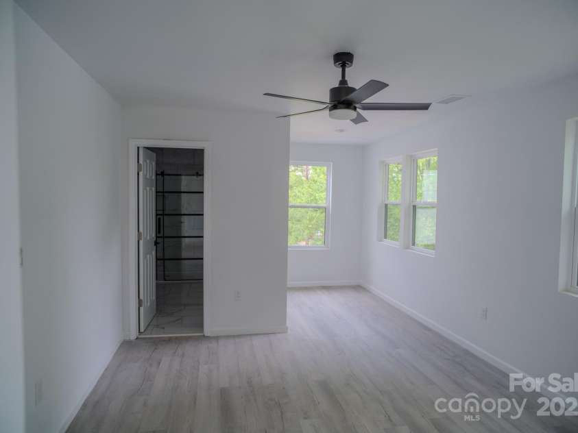 1413 Hateras Avenue, Charlotte, NC 28216.  MLS# CAR4246370, YatesRealty ID 11196. 