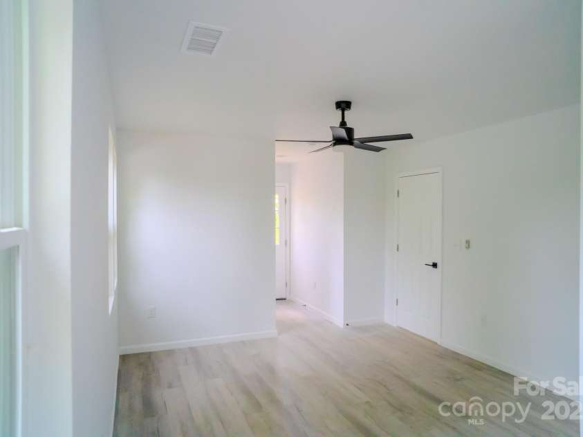 1413 Hateras Avenue, Charlotte, NC 28216.  MLS# CAR4246370, YatesRealty ID 11196. 