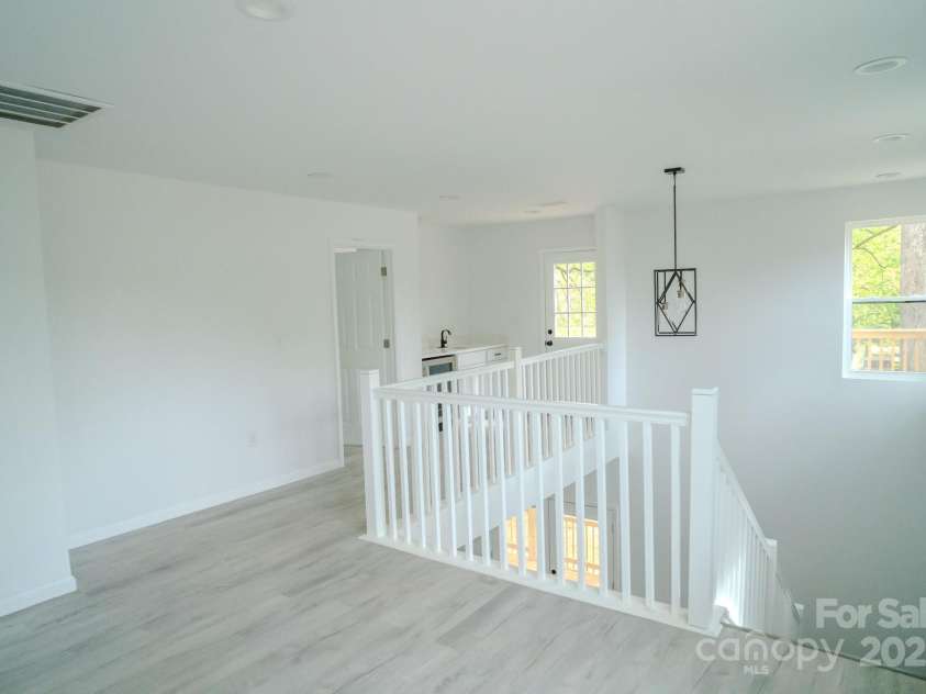 1413 Hateras Avenue, Charlotte, NC 28216.  MLS# CAR4246370, YatesRealty ID 11196. 