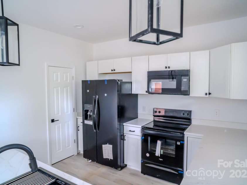 1413 Hateras Avenue, Charlotte, NC 28216.  MLS# CAR4246370, YatesRealty ID 11196. 
