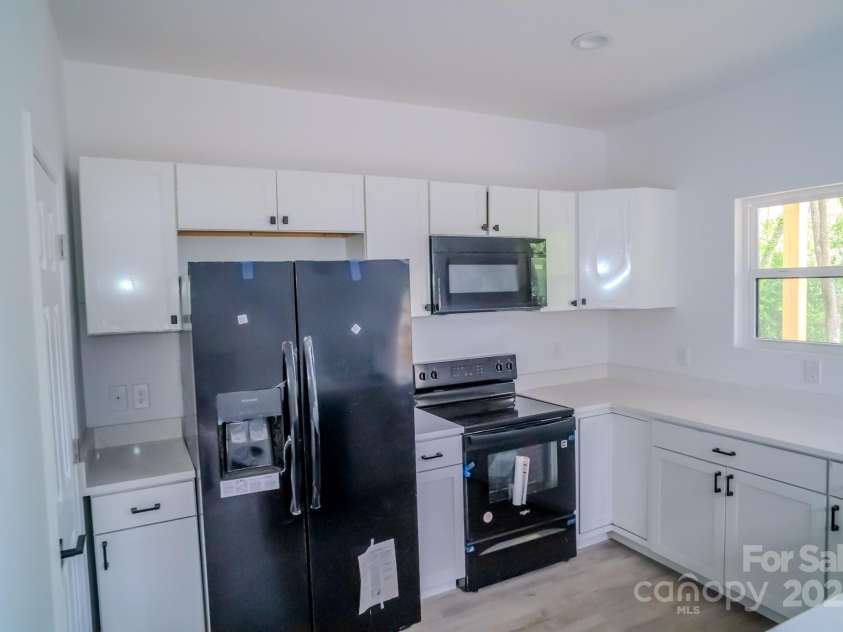 1413 Hateras Avenue, Charlotte, NC 28216.  MLS# CAR4246370, YatesRealty ID 11196. 