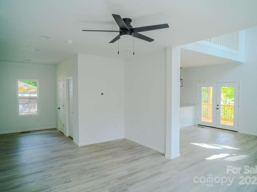 1413 Hateras Avenue, Charlotte, NC 28216.  MLS# CAR4246370, YatesRealty ID 11196. 
