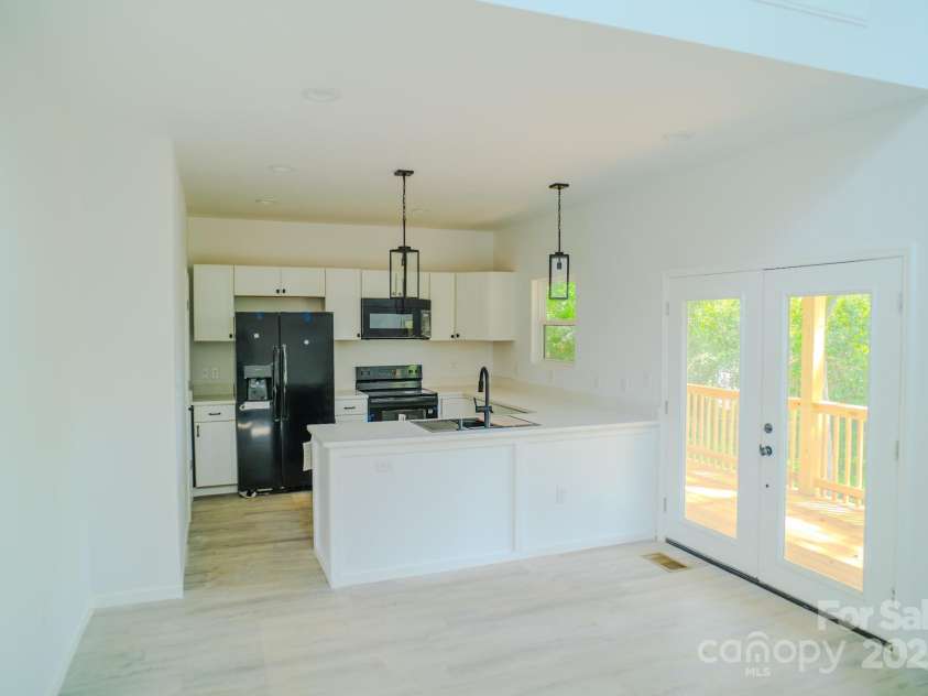 1413 Hateras Avenue, Charlotte, NC 28216.  MLS# CAR4246370, YatesRealty ID 11196. 