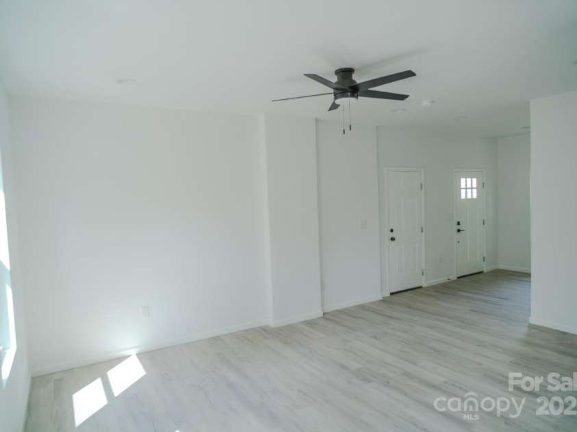 1413 Hateras Avenue, Charlotte, NC 28216.  MLS# CAR4246370, YatesRealty ID 11196. 