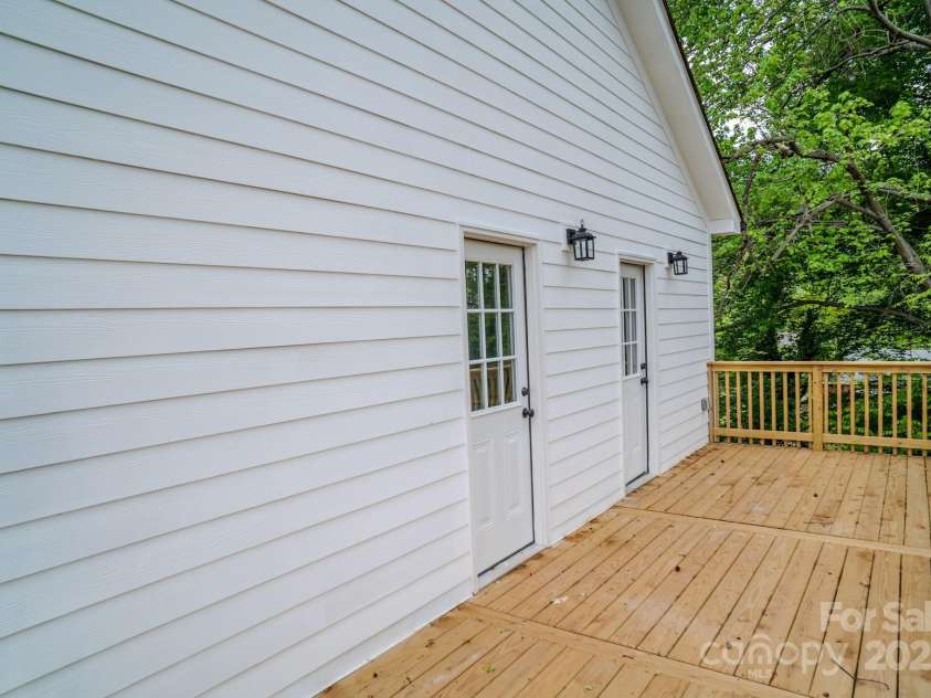 1413 Hateras Avenue, Charlotte, NC 28216.  MLS# CAR4246370, YatesRealty ID 11196. 