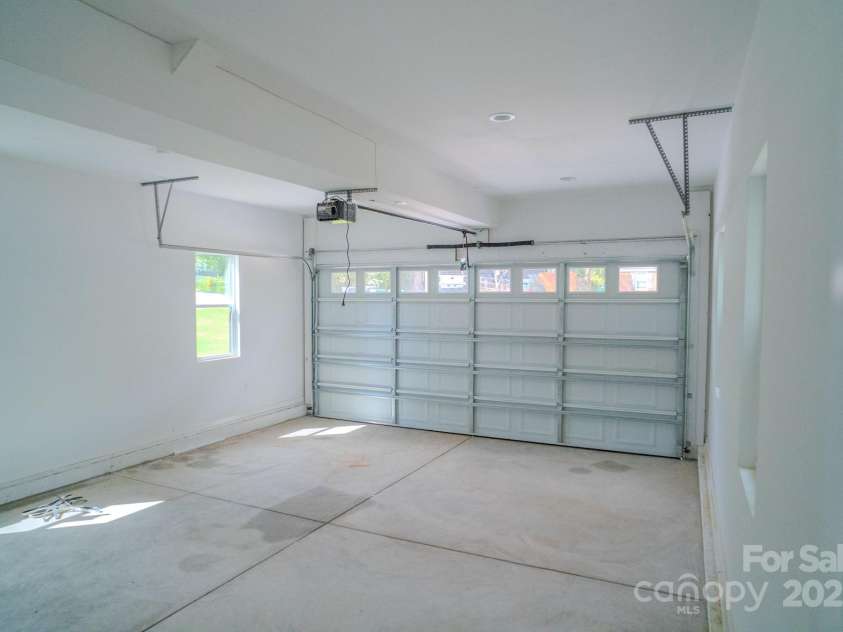 1413 Hateras Avenue, Charlotte, NC 28216.  MLS# CAR4246370, YatesRealty ID 11196. 