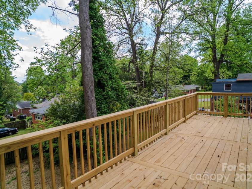 1413 Hateras Avenue, Charlotte, NC 28216.  MLS# CAR4246370, YatesRealty ID 11196. 