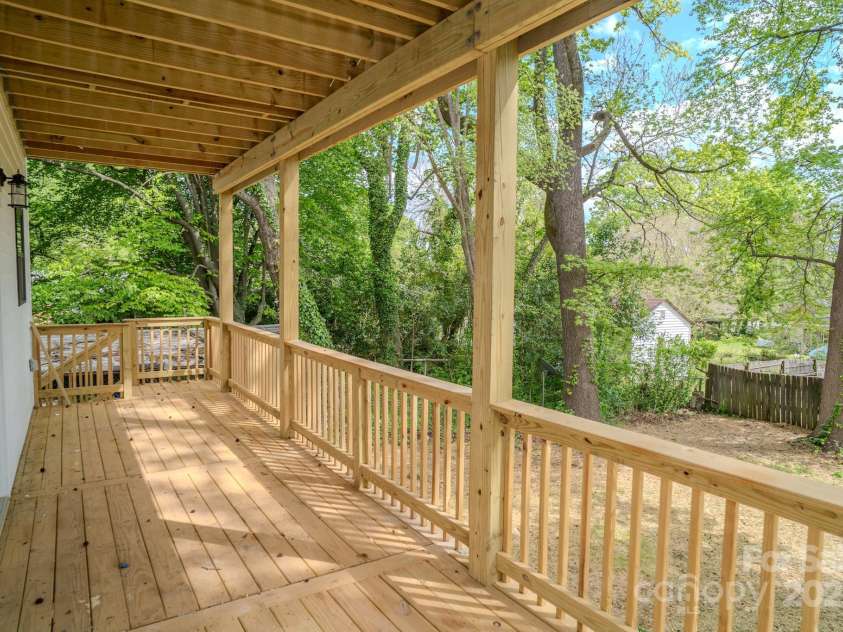 1413 Hateras Avenue, Charlotte, NC 28216.  MLS# CAR4246370, YatesRealty ID 11196. 