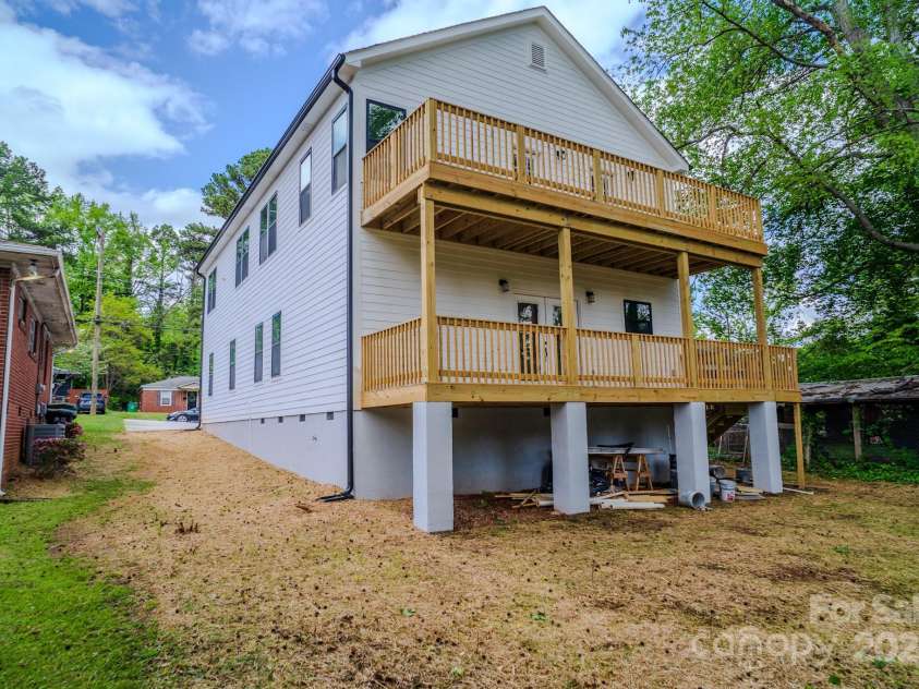 1413 Hateras Avenue, Charlotte, NC 28216.  MLS# CAR4246370, YatesRealty ID 11196. 