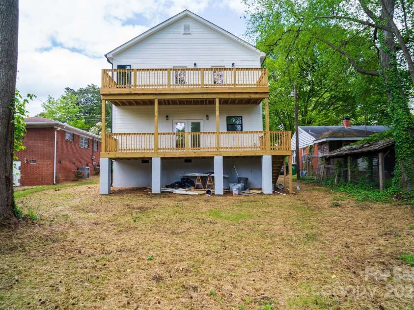 1413 Hateras Avenue, Charlotte, NC 28216.  MLS# CAR4246370, YatesRealty ID 11196. 