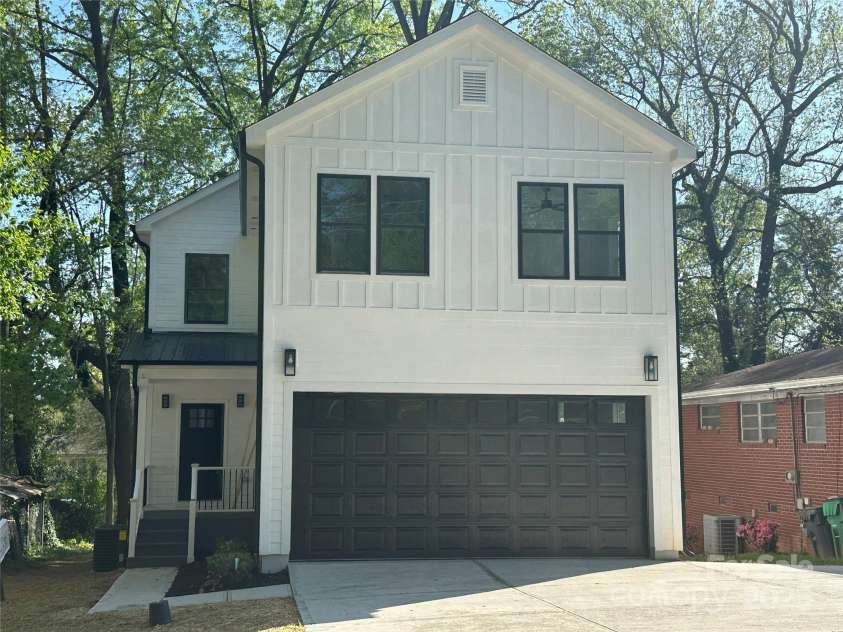1413 Hateras Avenue, Charlotte, NC 28216.  MLS# CAR4246370, YatesRealty ID 11196. Welcome to your new Home Connected to Uptown Charlotte!