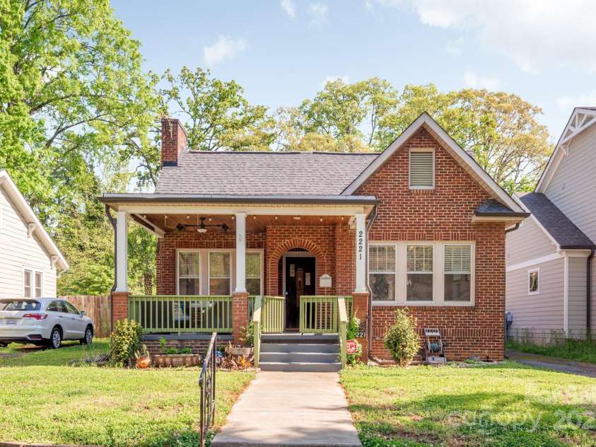 2221 Commonwealth Avenue, Charlotte, NC 28205.  MLS# CAR4245508, YatesRealty ID 11199. 