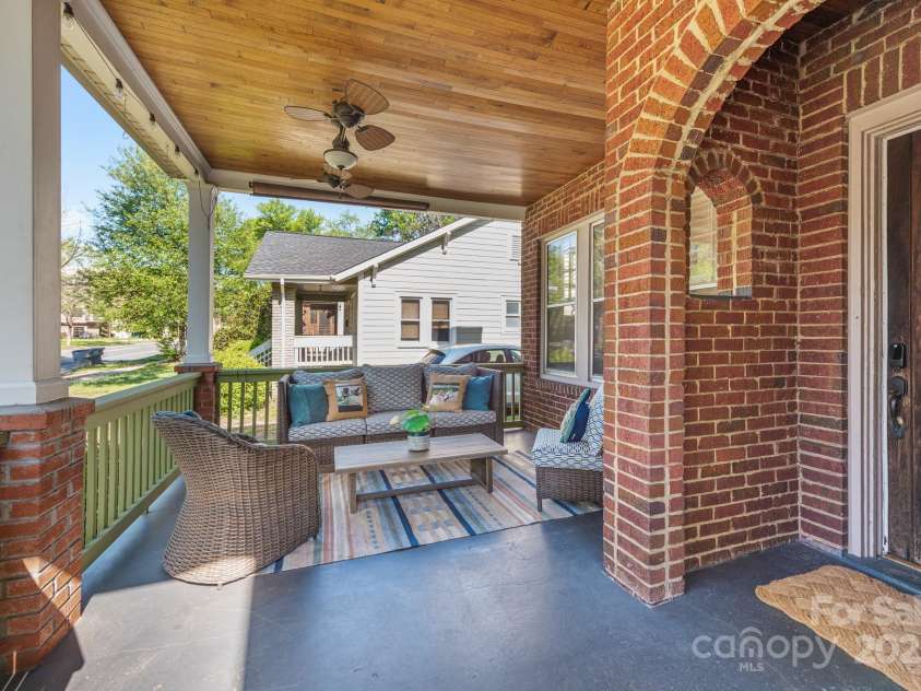 2221 Commonwealth Avenue, Charlotte, NC 28205.  MLS# CAR4245508, YatesRealty ID 11199. 